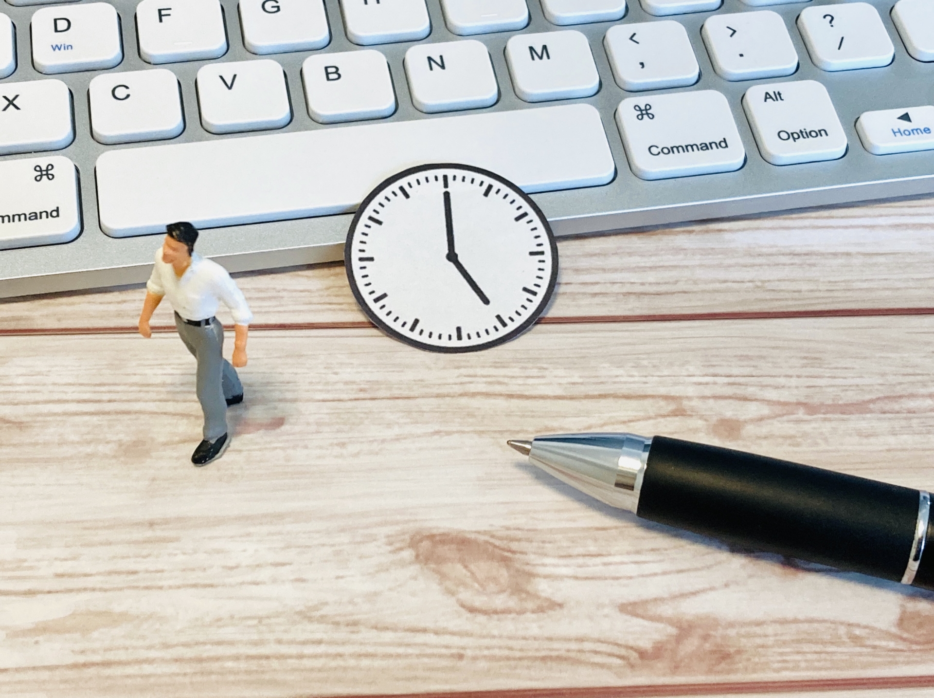 実労働時間（残業含む）や休みの取りやすさに満足していますか？