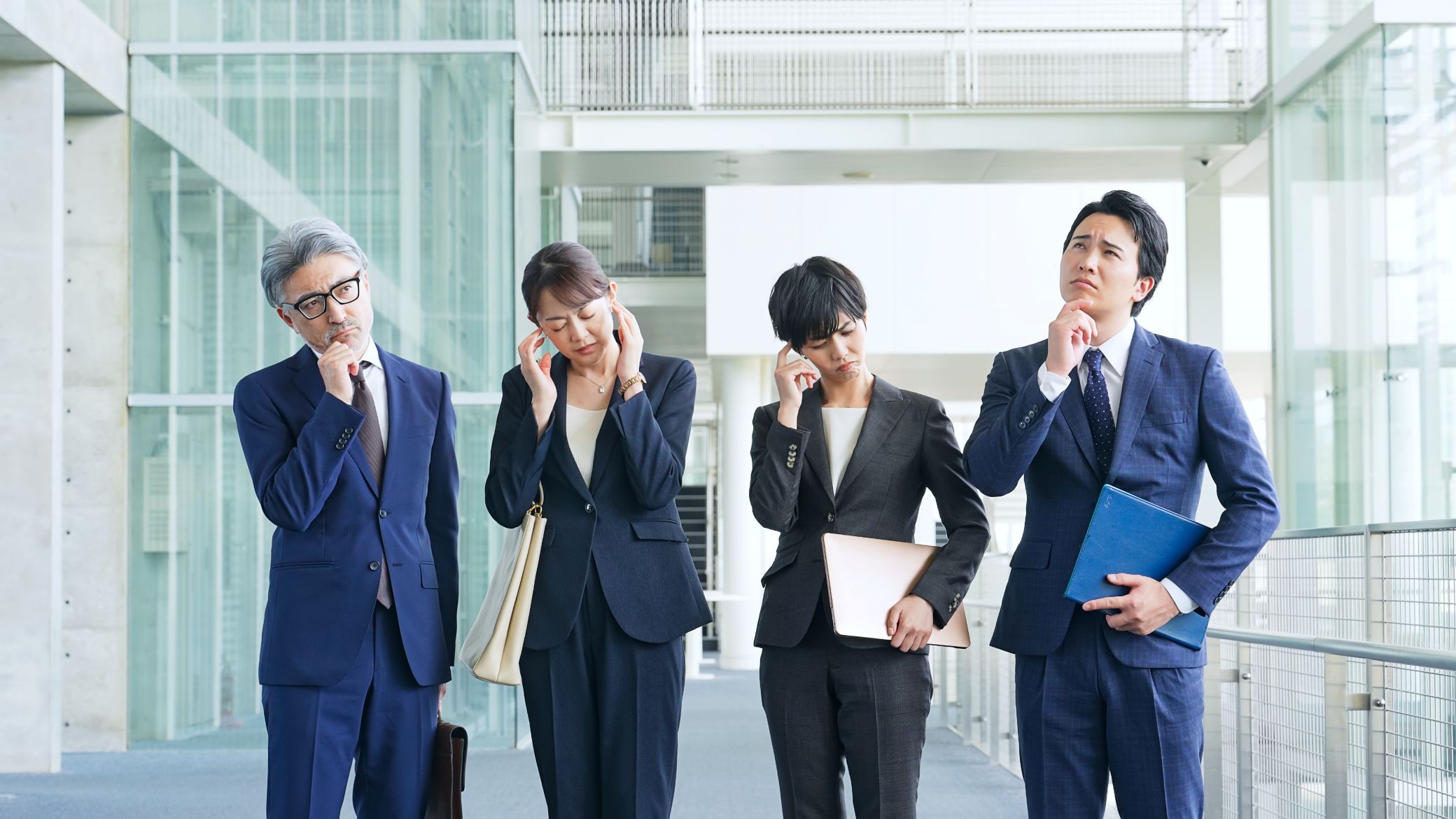 給料を上げるだけでは解決しない職場の問題点はなんですか？