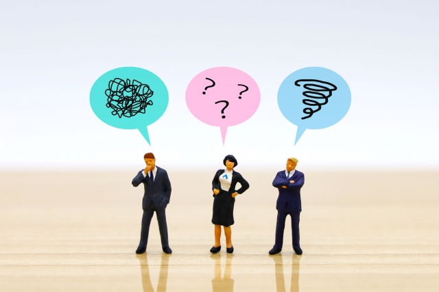 管理職になることに対して不安や負担を感じますか？