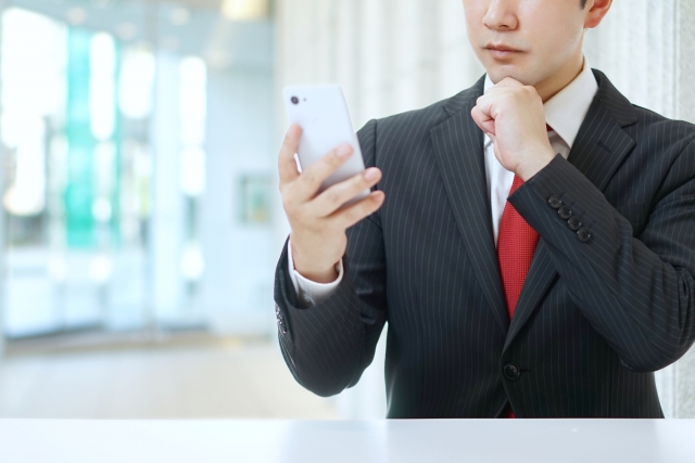 公式情報とSNS・口コミの情報が食い違っていた場合どちらを信頼しますか？