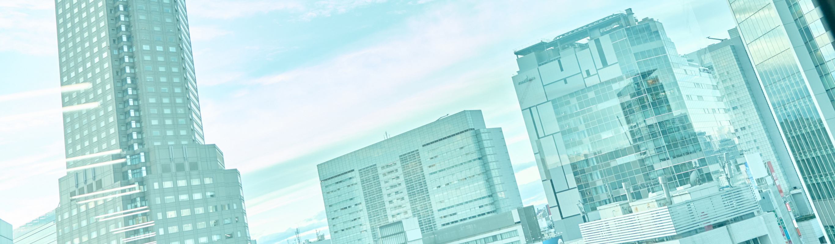複数のビルと空の画像